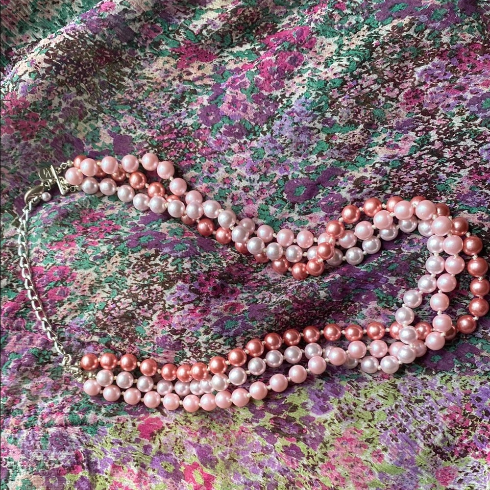 Elegant Faux Pearl Tri Color Choker Necklace
Mid Century Vicky Jousan - Picture 2 of 4